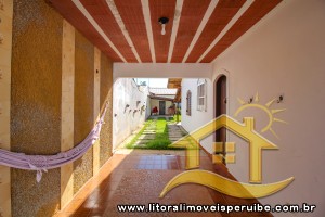 Casa - Térrea com 2 dormitórios (sendo 0 suite(s)) a 600,00 metros praia.