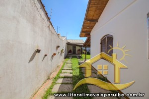 Casa - Térrea com 2 dormitórios (sendo 0 suite(s)) a 600,00 metros praia.