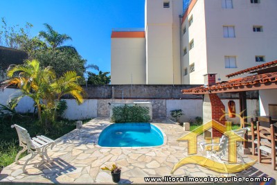 Casa - Térrea com 2 dormitórios (sendo 0 suite(s)) a 600,00 metros praia.