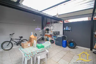 Casa - Térrea com 2 dormitórios (sendo 1 suite(s)) a 1200,00 metros praia.