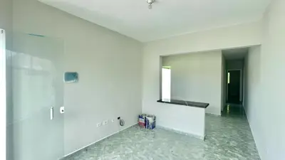 Casa - Térrea com 2 quartos (sendo 1 suite(s)) a 3000,00 metros praia.
