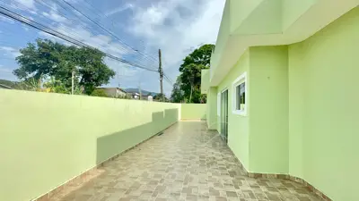 Casa - Térrea com 2 quartos (sendo 1 suite(s)) a 3000,00 metros praia.