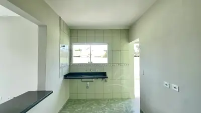 Casa - Térrea com 2 quartos (sendo 1 suite(s)) a 3000,00 metros praia.