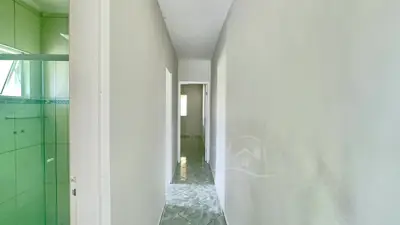 Casa - Térrea com 2 quartos (sendo 1 suite(s)) a 3000,00 metros praia.