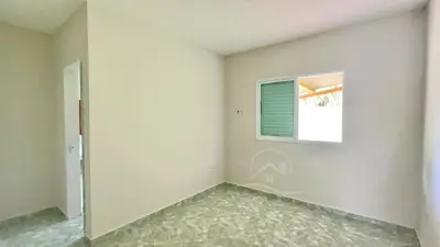 Casa - Térrea com 2 quartos (sendo 1 suite(s)) a 3000,00 metros praia.