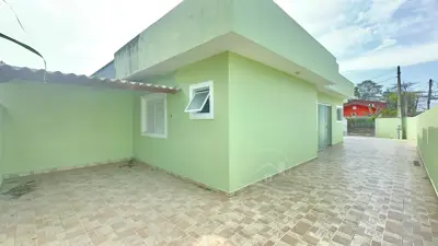 Casa - Térrea com 2 quartos (sendo 1 suite(s)) a 3000,00 metros praia.