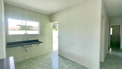 Casa - Térrea com 2 quartos (sendo 1 suite(s)) a 3000,00 metros praia.