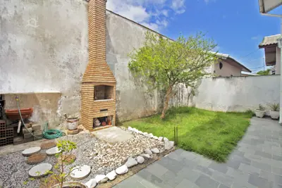Casa - Térrea com 3 dormitórios (sendo 3 suite(s)) a 1500,00 metros praia.