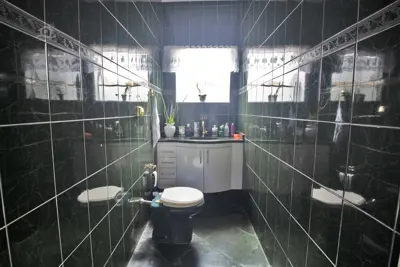 Casa - Térrea com 3 dormitórios (sendo 3 suite(s)) a 1500,00 metros praia.