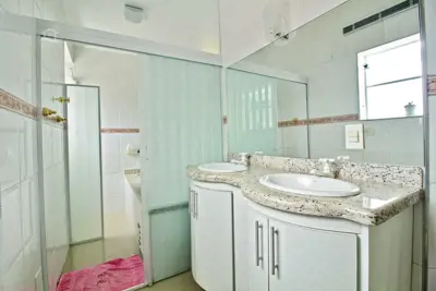 Casa - Térrea com 3 dormitórios (sendo 3 suite(s)) a 1500,00 metros praia.