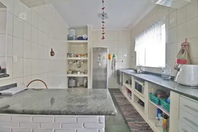 Casa - Térrea com 3 dormitórios (sendo 3 suite(s)) a 1500,00 metros praia.