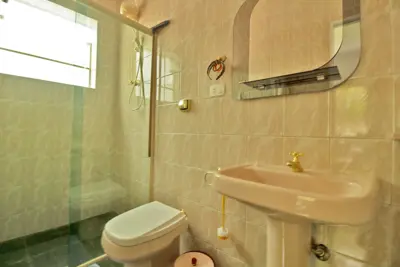 Casa - Térrea com 3 dormitórios (sendo 3 suite(s)) a 1500,00 metros praia.