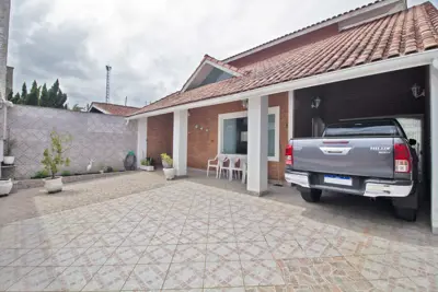 Casa - Térrea com 3 dormitórios (sendo 3 suite(s)) a 1500,00 metros praia.