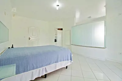 Casa - Térrea com 3 dormitórios (sendo 3 suite(s)) a 1500,00 metros praia.