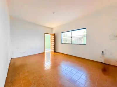 Casa - Térrea com 2 quartos (sendo 0 suite(s)) a 700,00 metros praia.