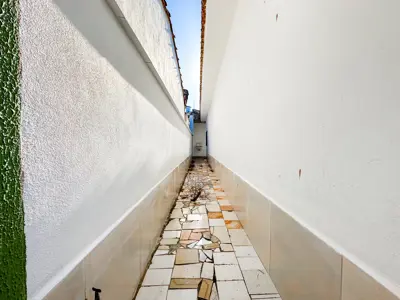 Casa - Térrea com 2 quartos (sendo 0 suite(s)) a 700,00 metros praia.