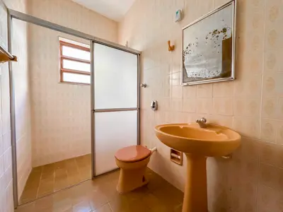 Casa - Térrea com 2 quartos (sendo 0 suite(s)) a 700,00 metros praia.