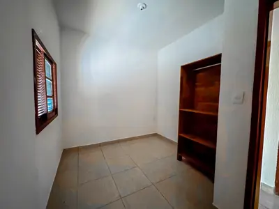 Casa - Térrea com 2 quartos (sendo 0 suite(s)) a 700,00 metros praia.