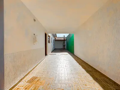 Casa - Térrea com 2 quartos (sendo 0 suite(s)) a 700,00 metros praia.