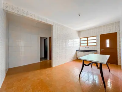 Casa - Térrea com 2 quartos (sendo 0 suite(s)) a 700,00 metros praia.