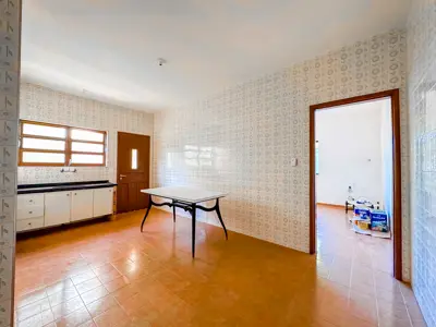 Casa - Térrea com 2 quartos (sendo 0 suite(s)) a 700,00 metros praia.