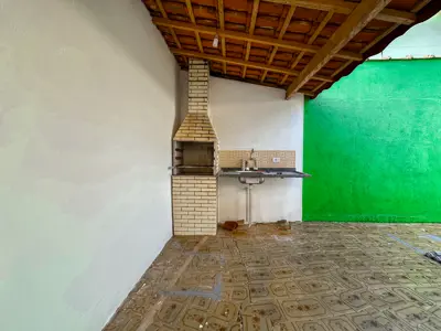 Casa - Térrea com 2 quartos (sendo 0 suite(s)) a 700,00 metros praia.