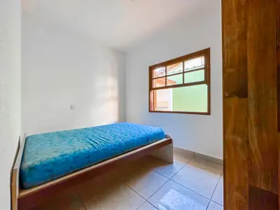 Casa - Térrea com 2 quartos (sendo 0 suite(s)) a 700,00 metros praia.