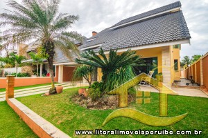 Casa para  no bairro Bougainvillée I, em Peruíbe / São Paulo.