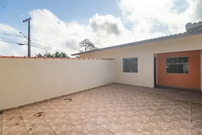 Casa para venda no bairro 63, em Peruíbe / SP.