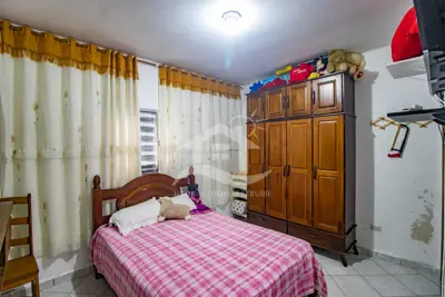 Casa - Térrea com 2 dormitórios (sendo 1 suite(s)) a 900,00 metros praia.