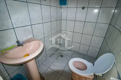 Casa - Térrea com 2 dormitórios (sendo 1 suite(s)) a 900,00 metros praia.