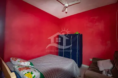 Casa - Térrea com 2 dormitórios (sendo 1 suite(s)) a 900,00 metros praia.