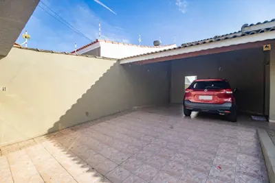Casa - Térrea com 2 dormitórios (sendo 1 suite(s)) a 900,00 metros praia.
