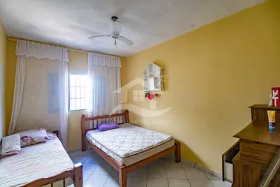 Casa - Térrea com 2 dormitórios (sendo 1 suite(s)) a 900,00 metros praia.
