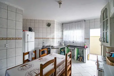 Casa - Térrea com 2 dormitórios (sendo 1 suite(s)) a 900,00 metros praia.