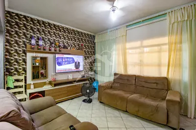 Casa - Térrea com 2 dormitórios (sendo 1 suite(s)) a 900,00 metros praia.