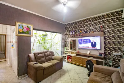 Casa - Térrea com 2 dormitórios (sendo 1 suite(s)) a 900,00 metros praia.