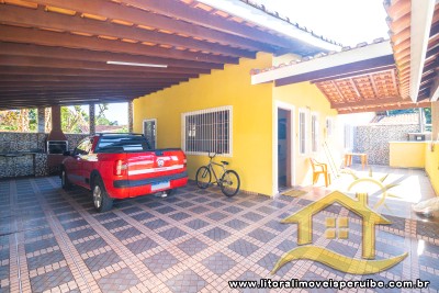 Casa - Térrea com 2 dormitórios (sendo 1 suite(s)) a 3,00 metros praia.