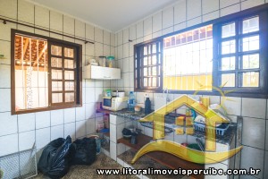 Casa - Térrea com 2 dormitórios (sendo 1 suite(s)) a 3,00 metros praia.