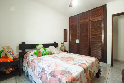 Casa - Térrea com Edícula com 3 dormitórios (sendo 1 suite(s)) a 600,00 metros praia.