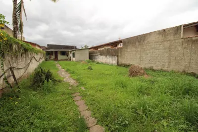 Casa para venda no bairro 21, em Peruíbe / SP.