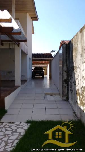Casa para  no bairro Guaraú, em Peruíbe / SÃO PAULO.