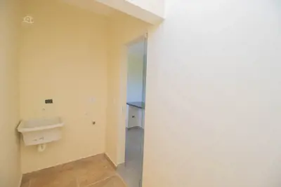 Casa - Sobreposta / alto com 2 dormitórios (sendo 1 suite(s)) a 900,00 metros praia.