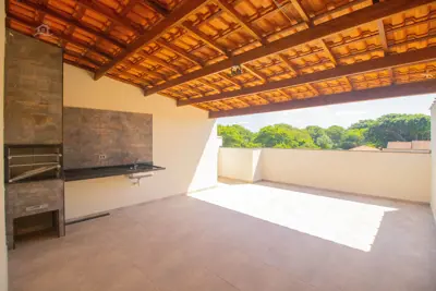 Casa - Sobreposta / alto com 2 dormitórios (sendo 1 suite(s)) a 900,00 metros praia.