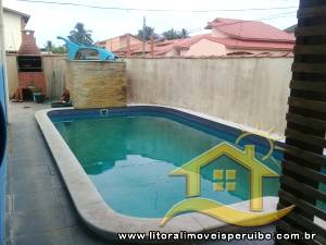 Casa - Térrea com piscina com 4 dormitórios (sendo 1 suite(s)) a 200,00 metros praia.