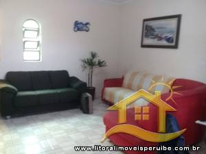 Casa - Térrea com piscina com 4 dormitórios (sendo 1 suite(s)) a 200,00 metros praia.