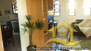 Casa - Térrea com piscina com 4 dormitórios (sendo 1 suite(s)) a 200,00 metros praia.