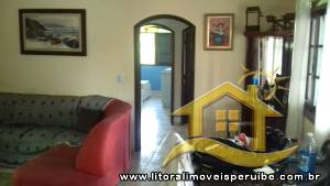 Casa - Térrea com piscina com 4 dormitórios (sendo 1 suite(s)) a 200,00 metros praia.