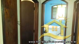 Casa - Térrea com piscina com 4 dormitórios (sendo 1 suite(s)) a 200,00 metros praia.