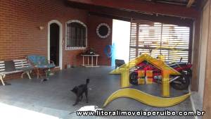 Casa - Térrea com piscina com 4 dormitórios (sendo 1 suite(s)) a 200,00 metros praia.